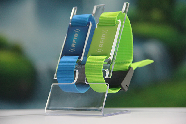 为什么儿童松紧腕带餐盘都是脱离开的