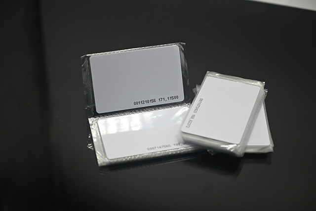 充电卡PVC质料压制要领以及特点-百乐博充电卡制作