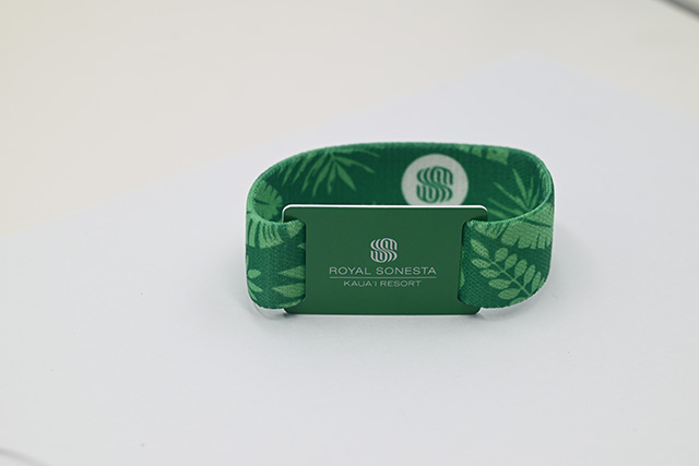 和接触式IC卡相比，，，非接触式卡有什么样的优点？？？？