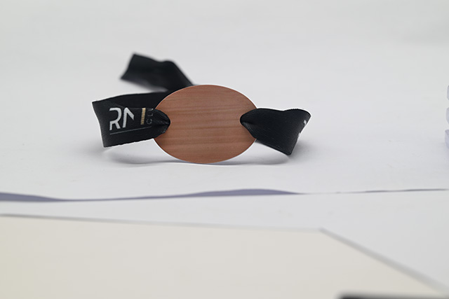 由于智能卡存储能力强，，，，，可以存储电子现金等网络钱币