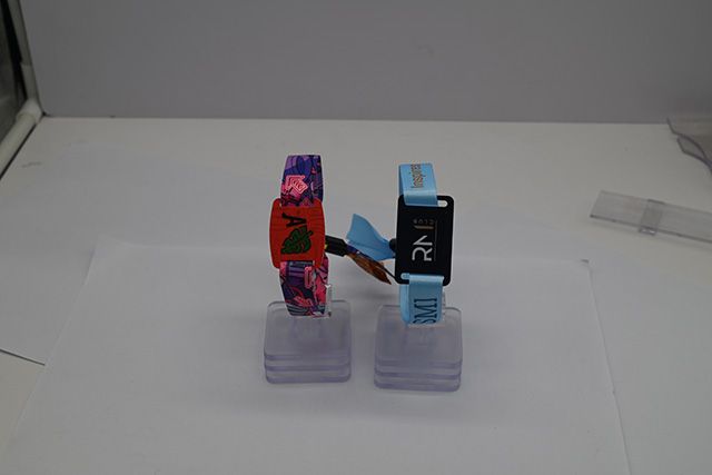 小区门禁卡怎样定制并且授权开门呢？？？？？